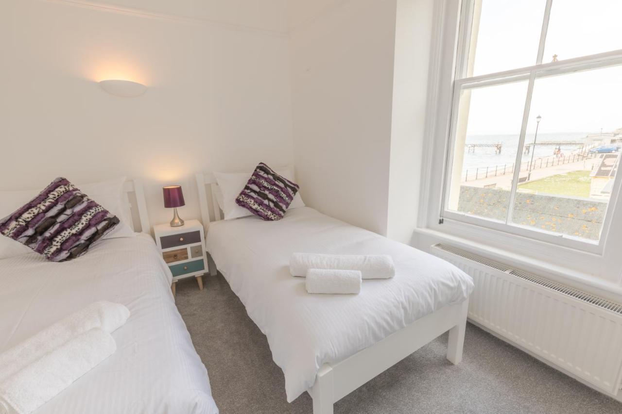 Pier View Apartment Totland Екстериор снимка