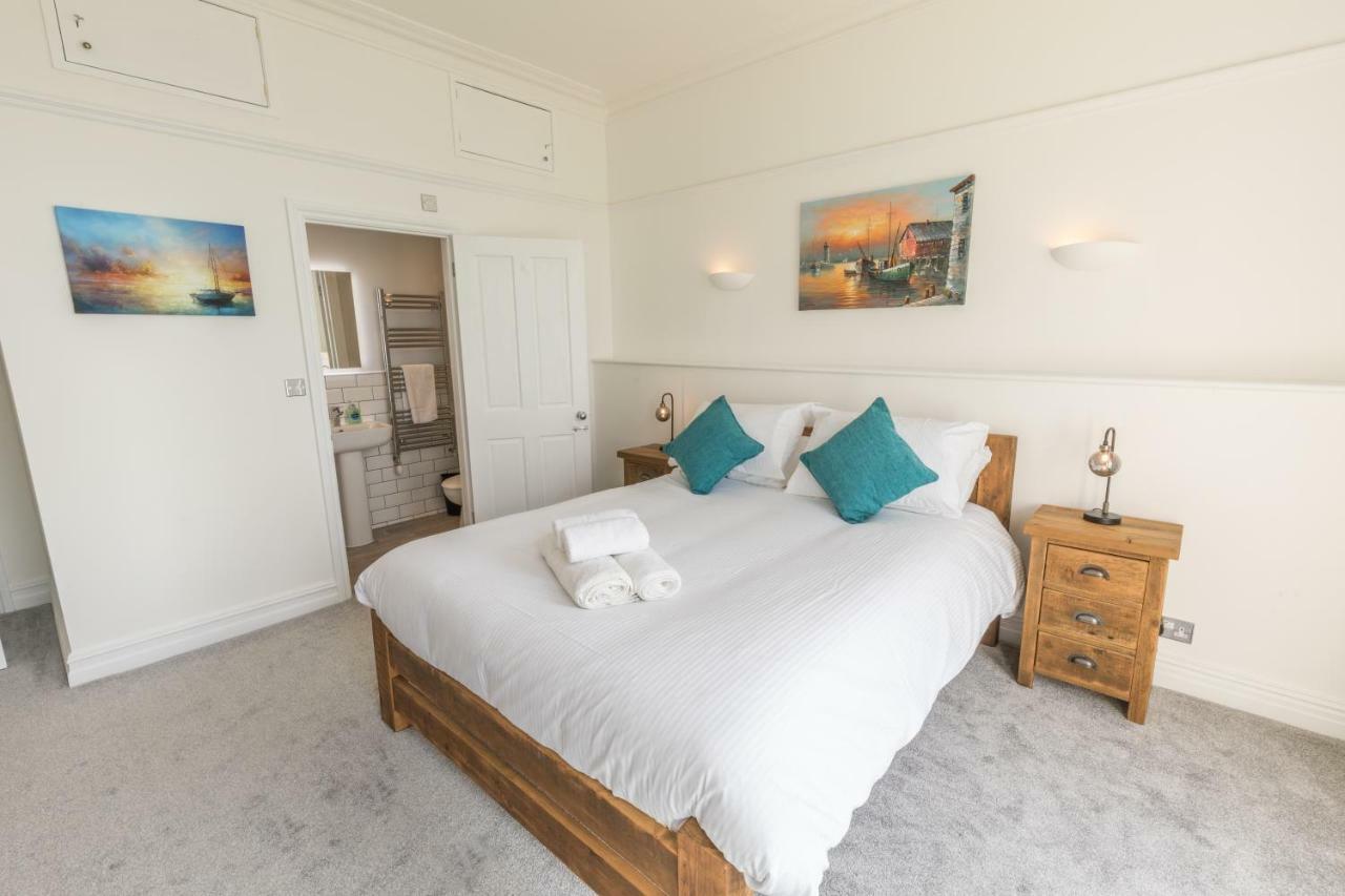 Pier View Apartment Totland Екстериор снимка